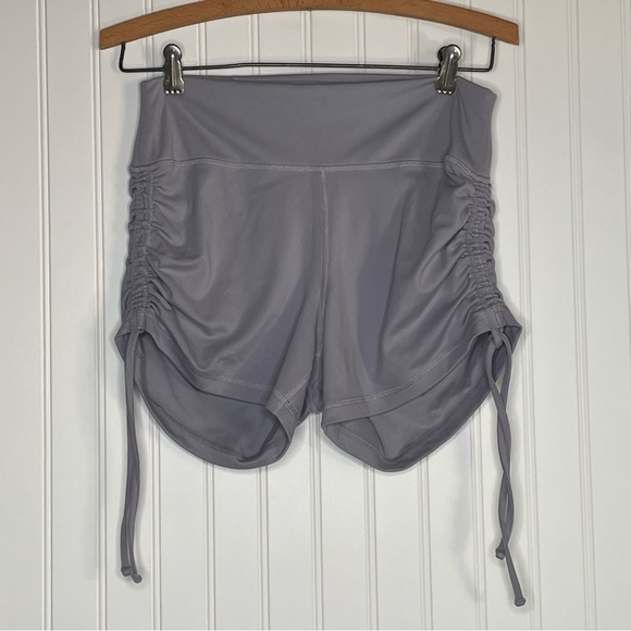 Gilly Hicks Ruched Bike Shorts Sports Bra Set - Picture 7 of 11
